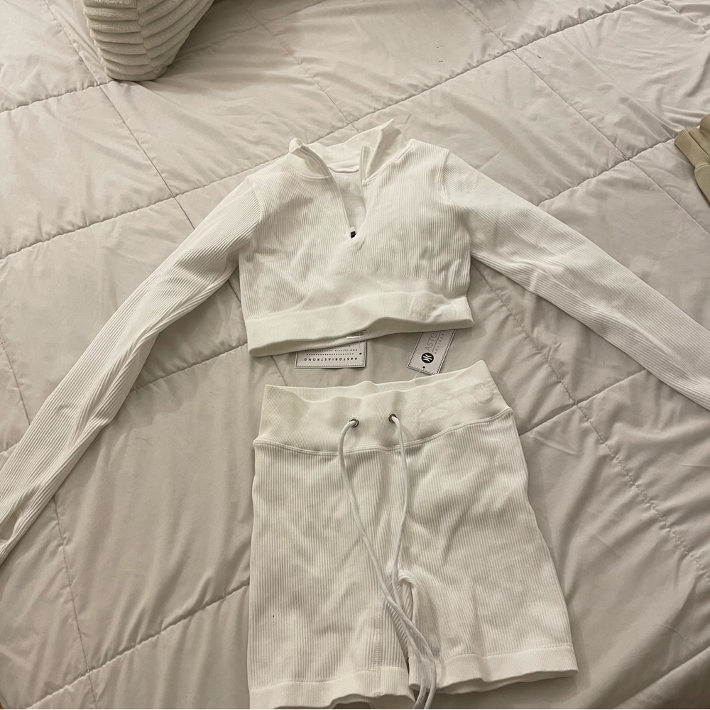 NWT WHITE ASTORIA ACTIVE WEAR SET